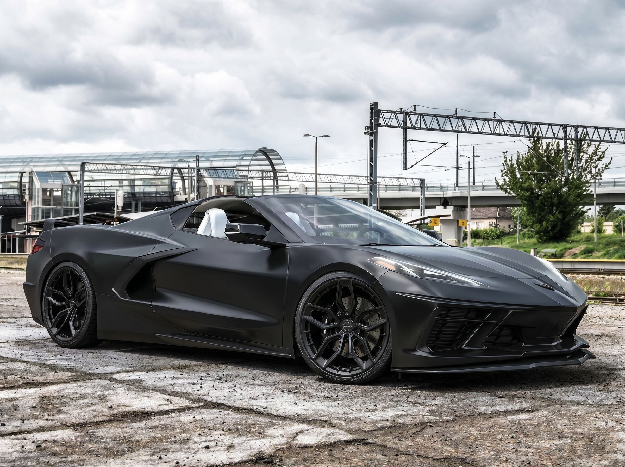 CORVETTE C8 na felgach Paradox PX09 5-VOLTE