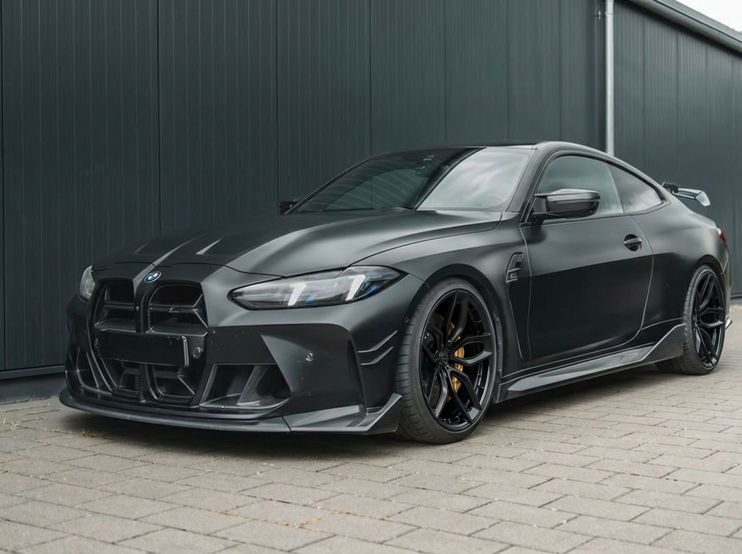 BMW M4 na felgach Paradox PX09 5-VOLTE